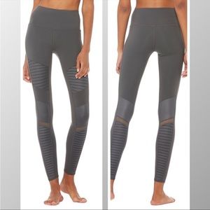 Alo Moto Leggings in Gray